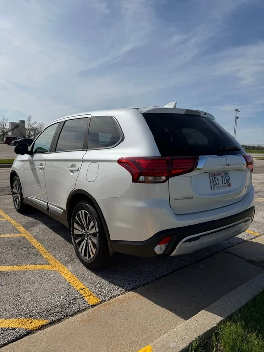 2020 Mitsubishi Outlander - Image 4 of 10