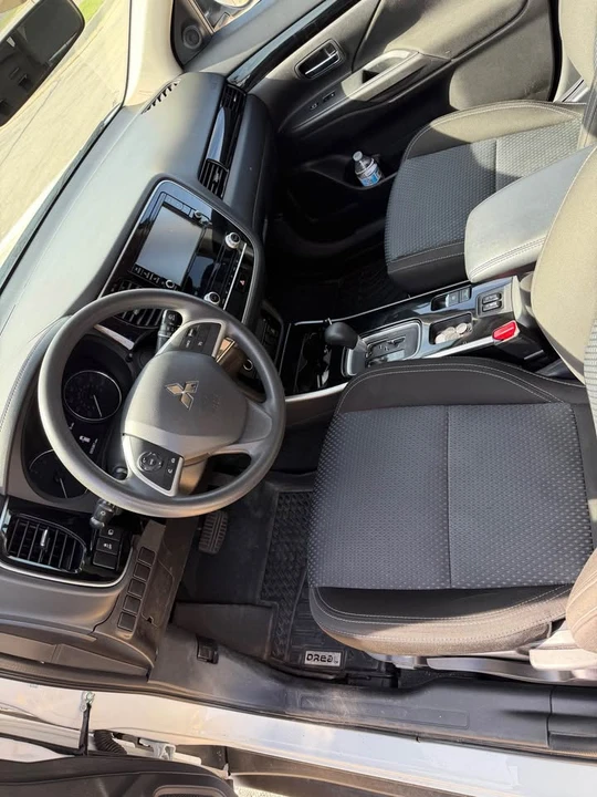 2020 Mitsubishi Outlander - Image 6 of 10