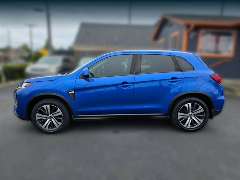 2020 Mitsubishi Outlander - Image 2 of 19