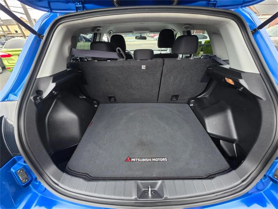 2020 Mitsubishi Outlander - Image 13 of 19