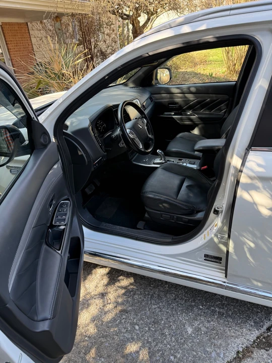 2020 Mitsubishi Outlander - Image 4 of 10
