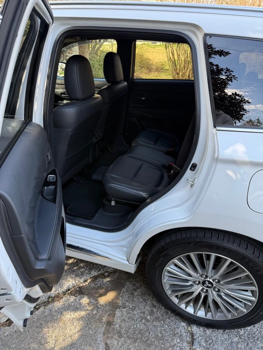 2020 Mitsubishi Outlander - Image 5 of 10