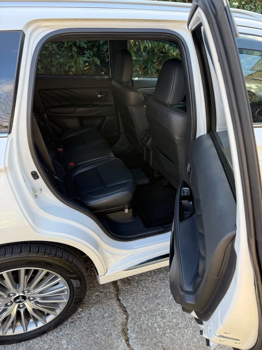 2020 Mitsubishi Outlander - Image 7 of 10