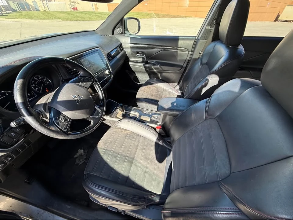 2020 Mitsubishi Outlander - Image 9 of 13
