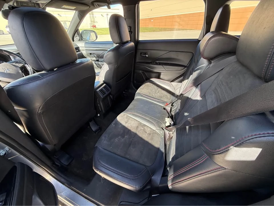 2020 Mitsubishi Outlander - Image 12 of 13
