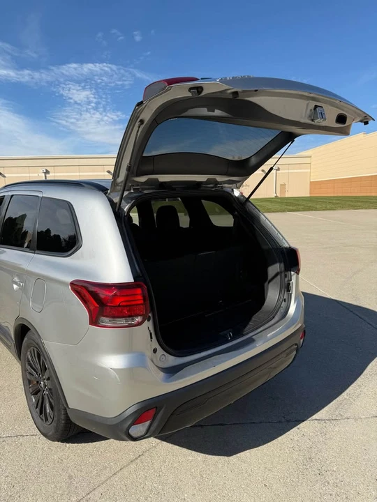 2020 Mitsubishi Outlander - Image 11 of 13
