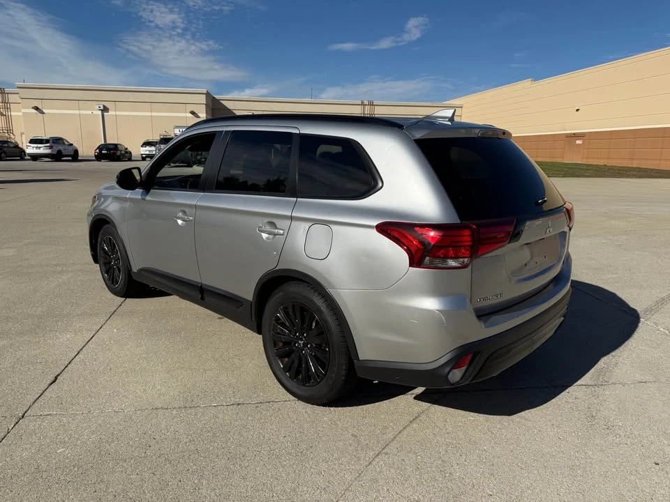 2020 Mitsubishi Outlander - Image 6 of 13