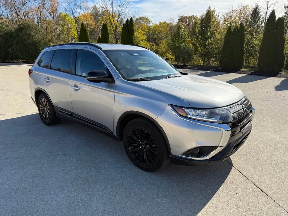 2020 Mitsubishi Outlander - Image 3 of 13