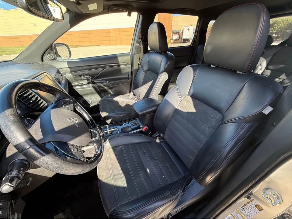 2020 Mitsubishi Outlander - Image 10 of 13
