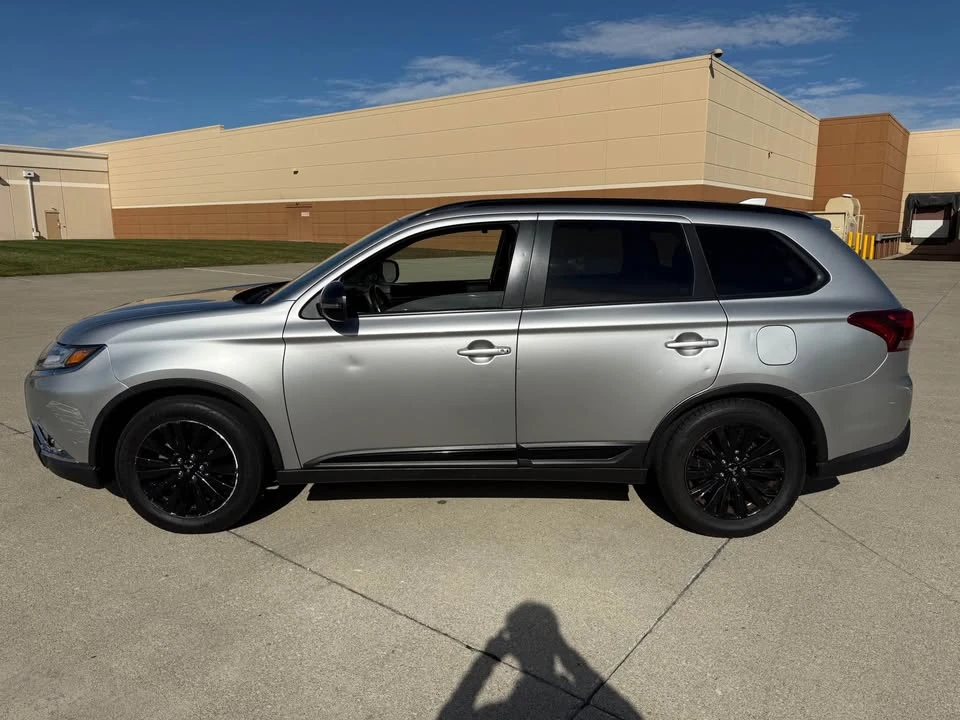 2020 Mitsubishi Outlander - Image 5 of 13