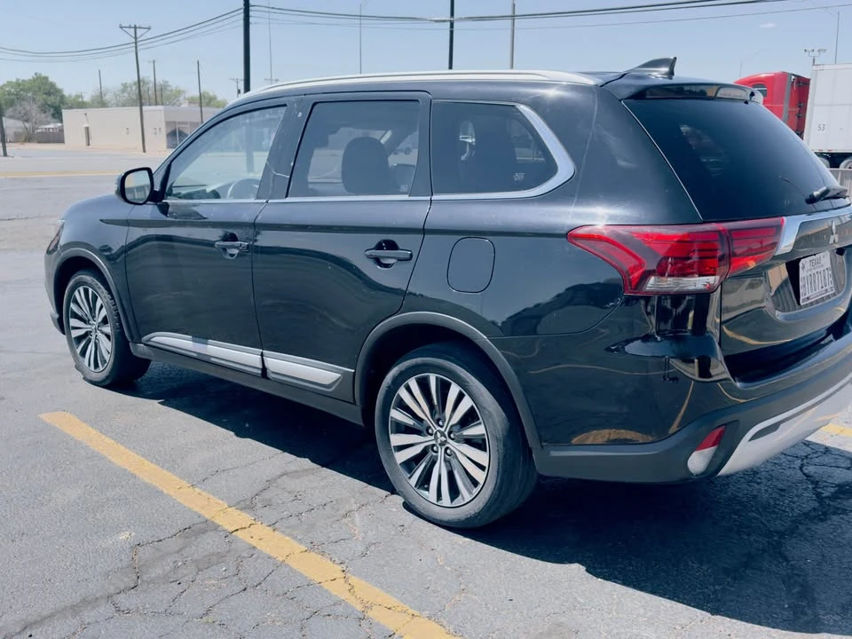 2020 Mitsubishi Outlander - Image 2 of 7