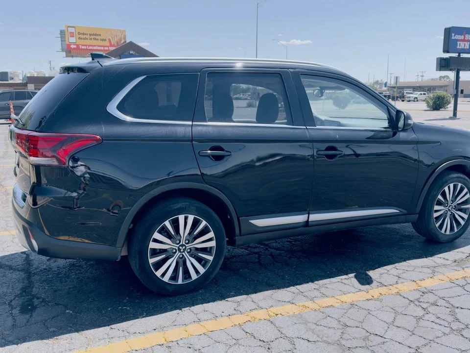2020 Mitsubishi Outlander - Image 5 of 7