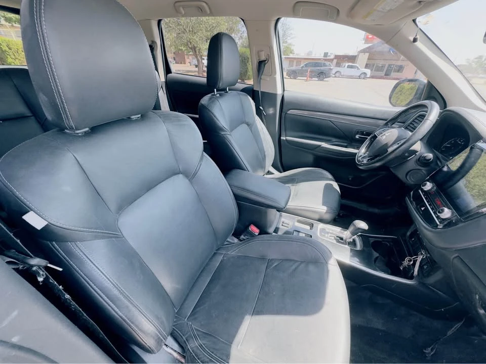 2020 Mitsubishi Outlander - Image 4 of 7