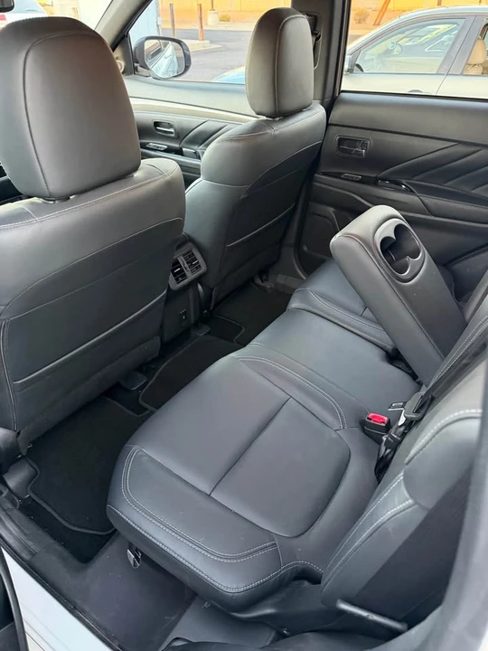 2020 Mitsubishi Outlander - Image 6 of 8