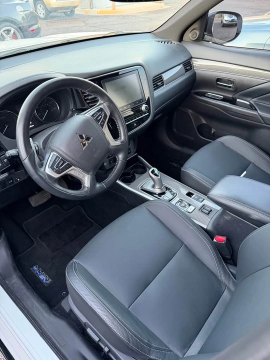 2020 Mitsubishi Outlander - Image 3 of 8