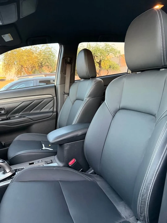 2020 Mitsubishi Outlander - Image 5 of 8