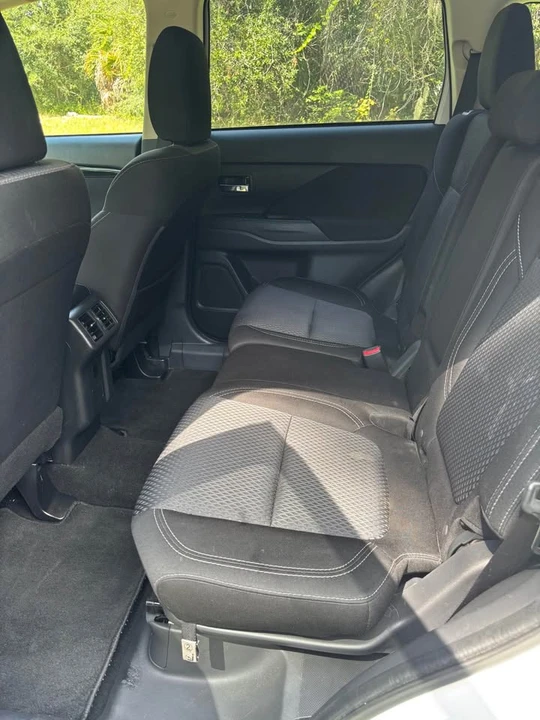 2020 Mitsubishi Outlander - Image 6 of 7