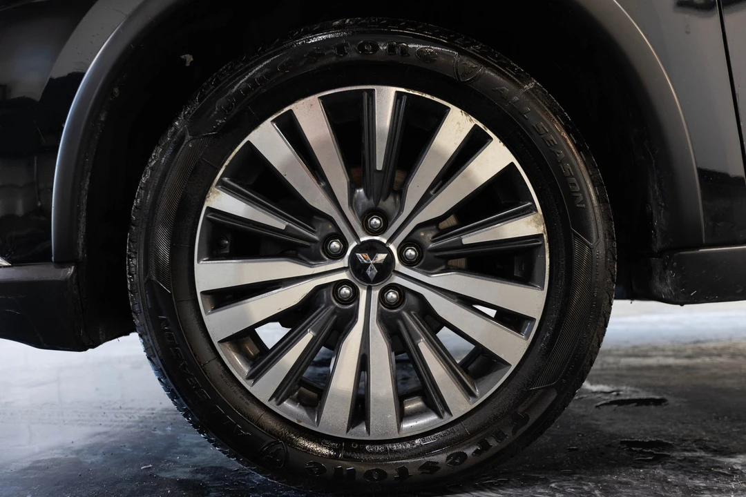 2020 Mitsubishi Outlander - Image 4 of 21