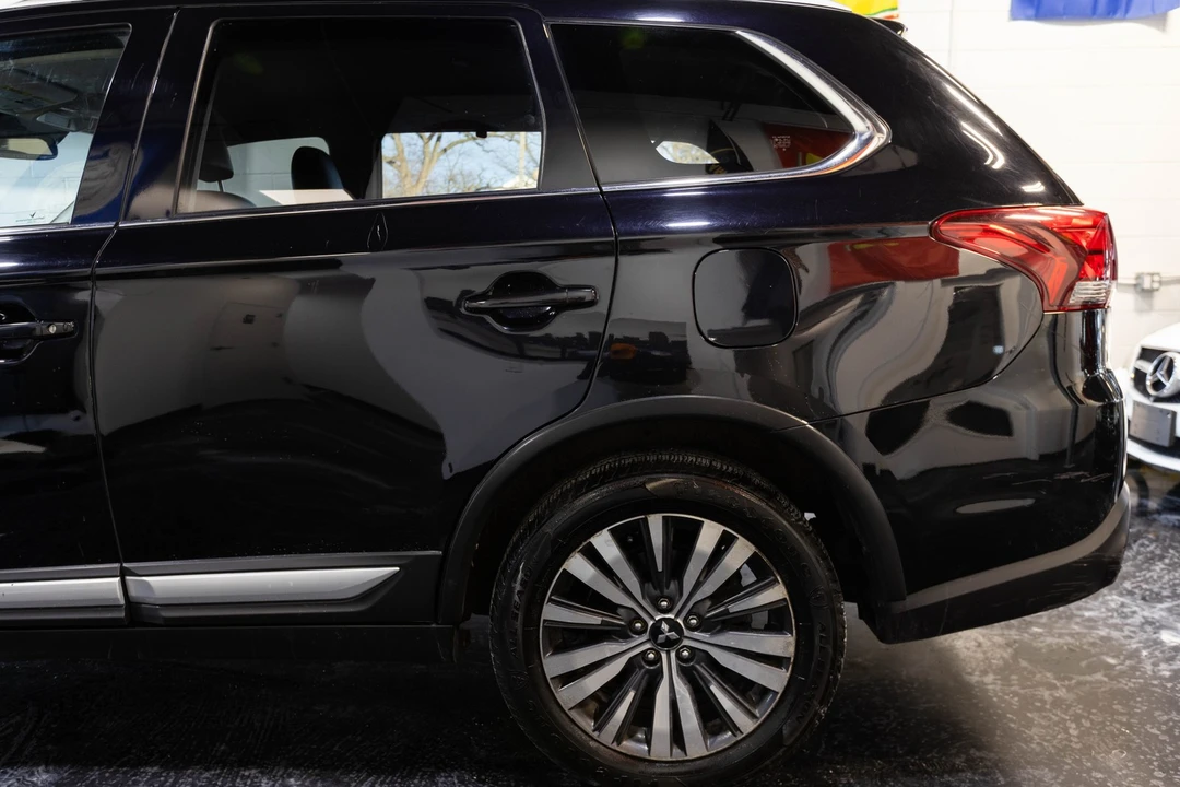 2020 Mitsubishi Outlander - Image 7 of 21