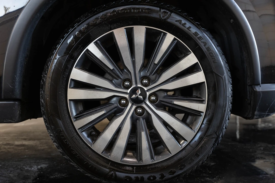 2020 Mitsubishi Outlander - Image 16 of 21