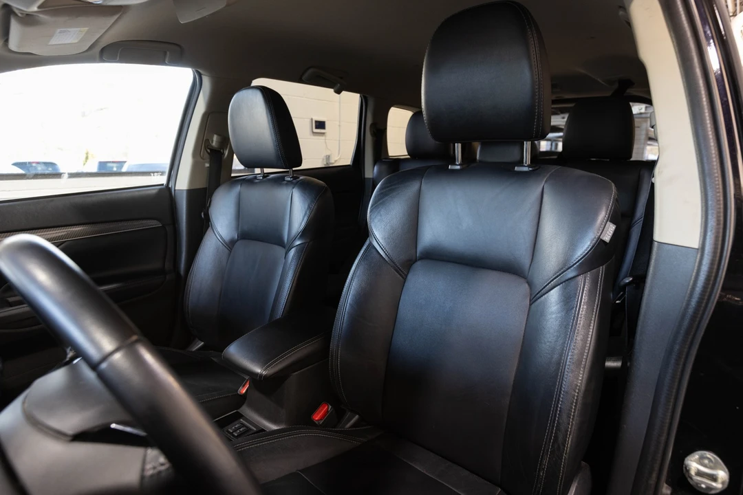 2020 Mitsubishi Outlander - Image 21 of 21