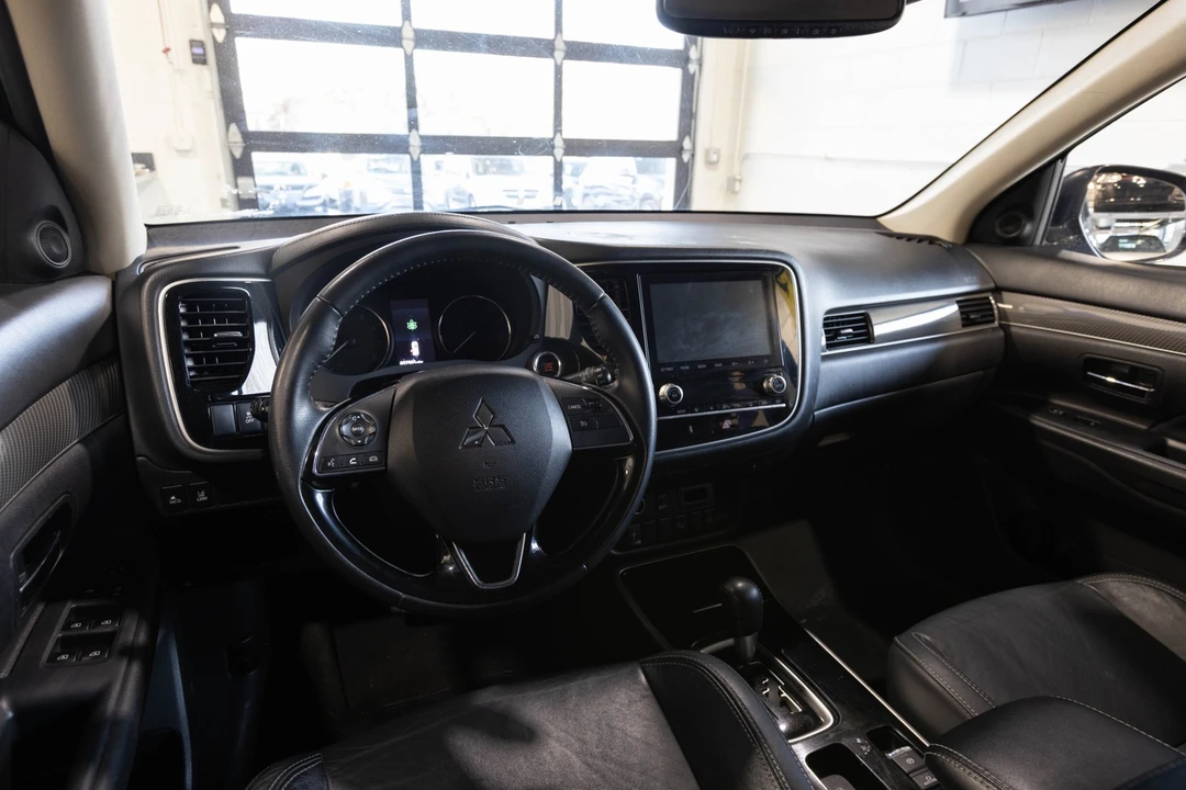 2020 Mitsubishi Outlander - Image 20 of 21