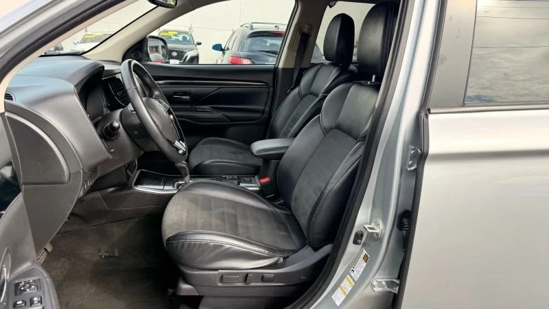 2020 Mitsubishi Outlander - Image 12 of 12