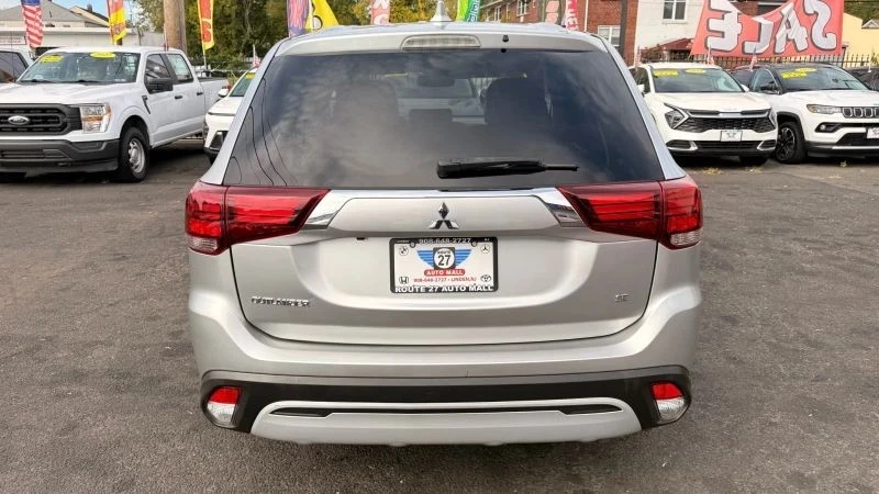 2020 Mitsubishi Outlander - Image 6 of 12