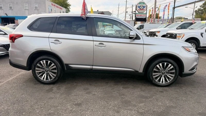 2020 Mitsubishi Outlander - Image 11 of 12