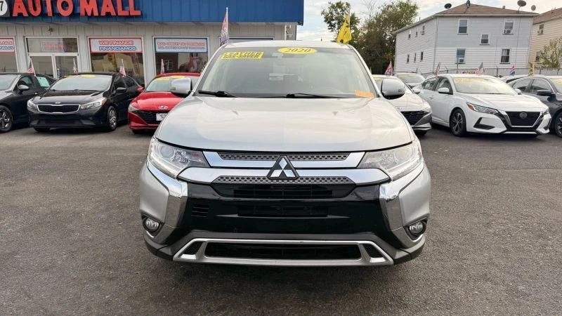 2020 Mitsubishi Outlander - Image 3 of 12