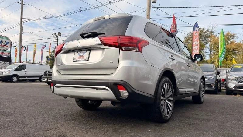 2020 Mitsubishi Outlander - Image 9 of 12
