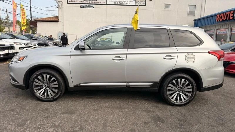 2020 Mitsubishi Outlander - Image 10 of 12