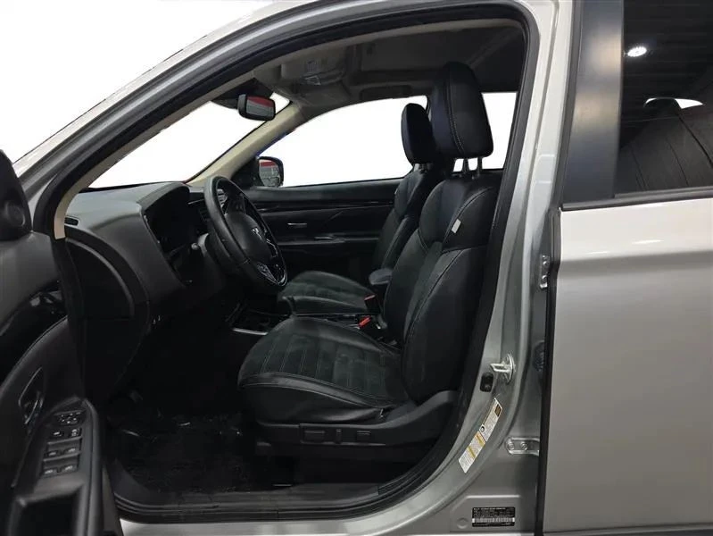 2020 Mitsubishi Outlander - Image 9 of 12