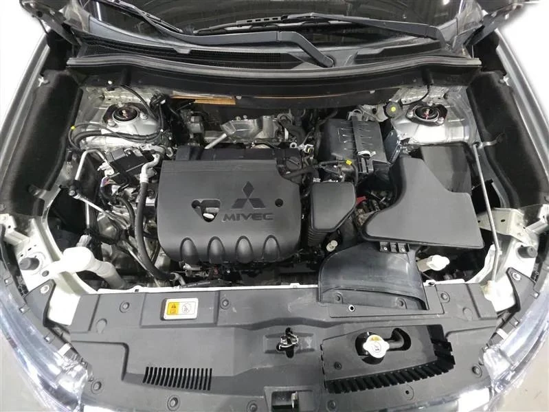 2020 Mitsubishi Outlander - Image 11 of 12
