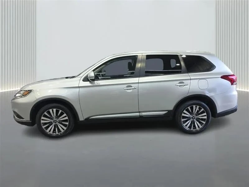 2020 Mitsubishi Outlander - Image 2 of 12