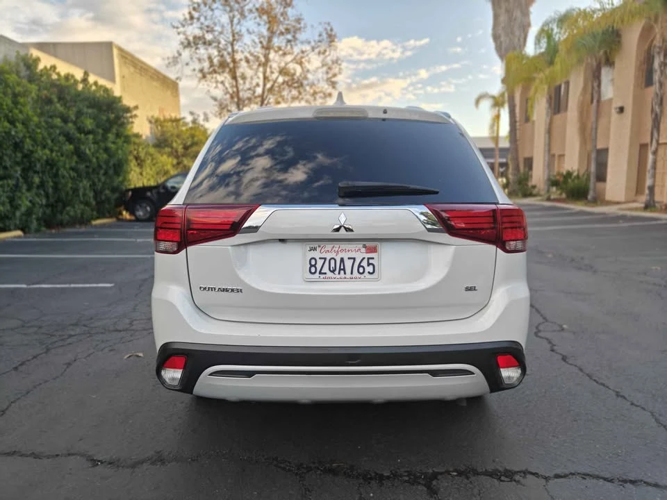 2020 Mitsubishi Outlander - Image 8 of 19