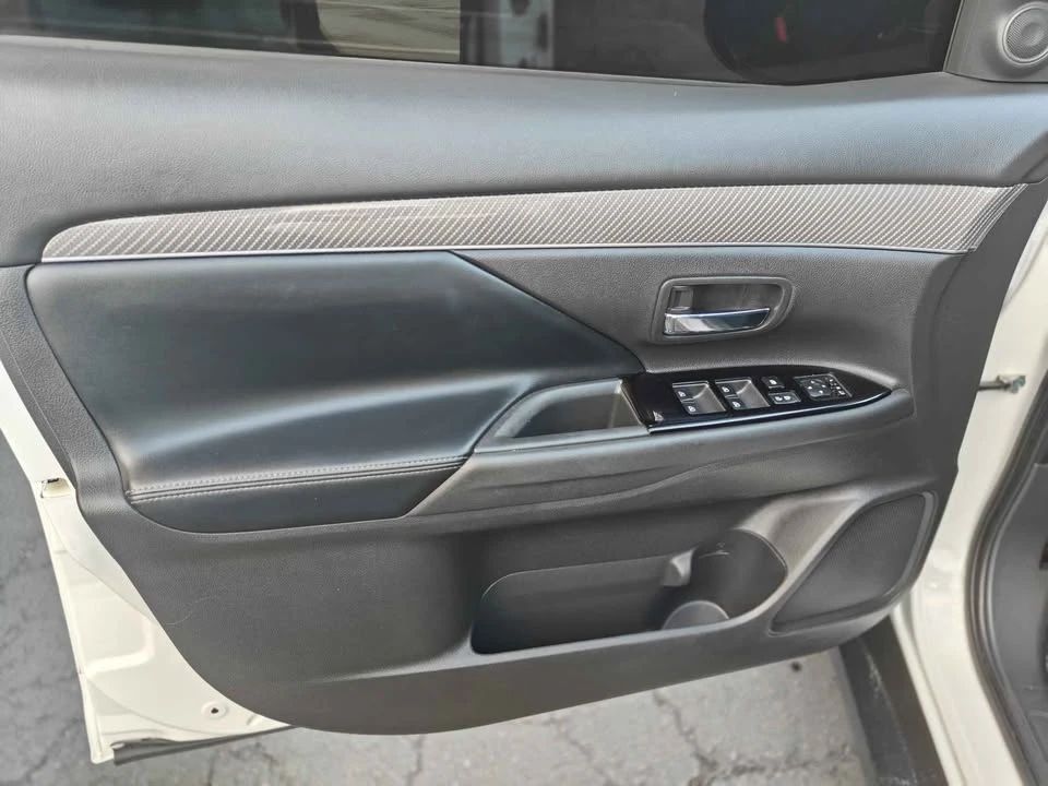 2020 Mitsubishi Outlander - Image 11 of 19
