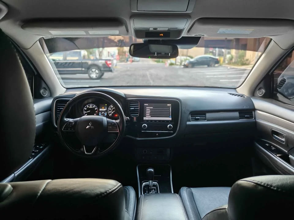 2020 Mitsubishi Outlander - Image 16 of 19