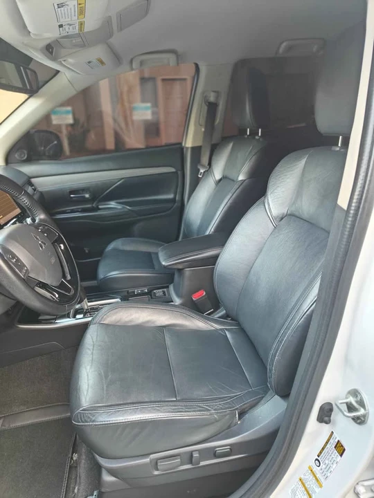 2020 Mitsubishi Outlander - Image 10 of 19