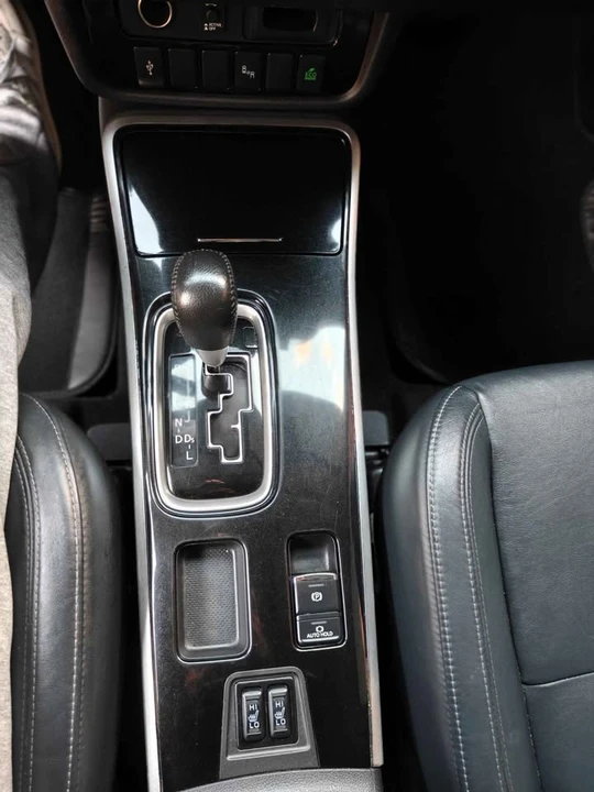 2020 Mitsubishi Outlander - Image 18 of 19