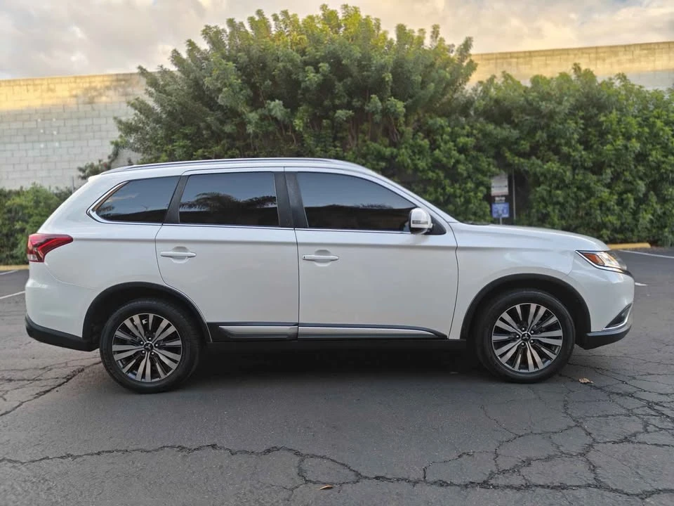 2020 Mitsubishi Outlander - Image 5 of 19