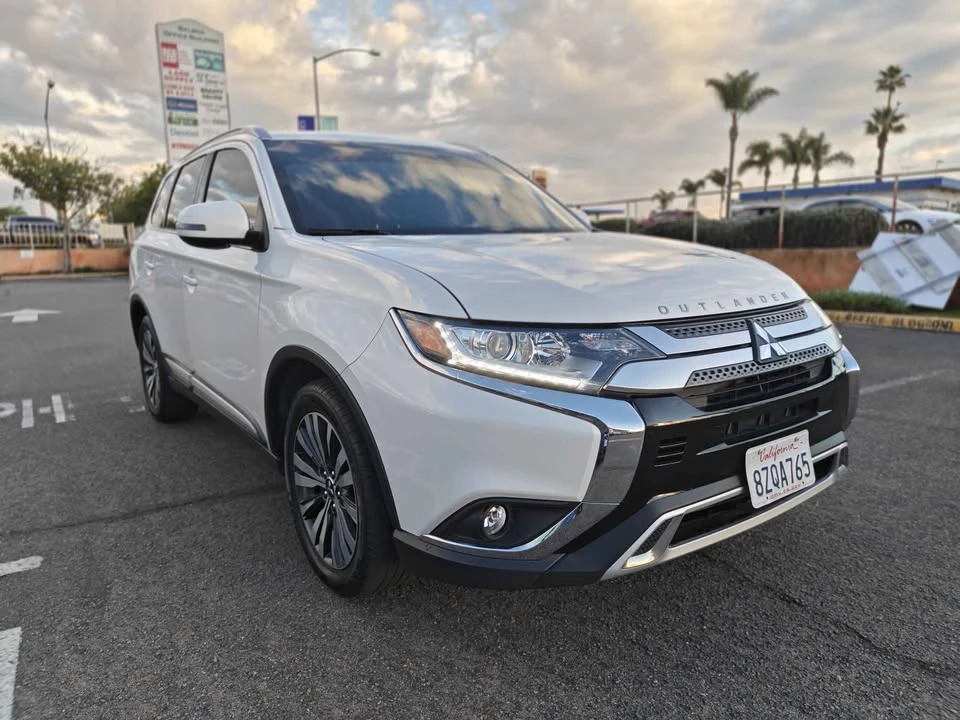 2020 Mitsubishi Outlander - Image 2 of 19