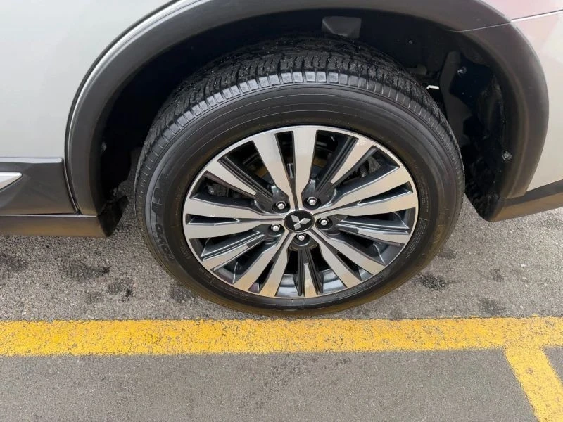 2020 Mitsubishi Outlander - Image 9 of 12