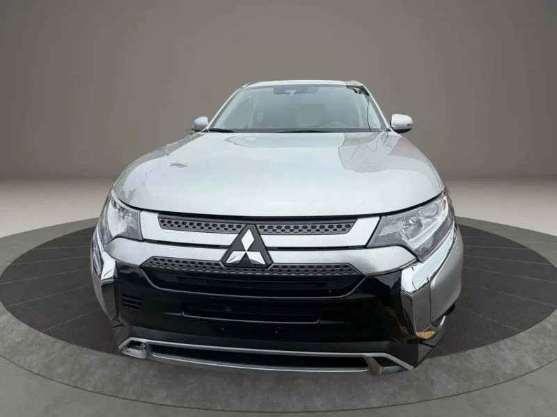 2020 Mitsubishi Outlander - Image 2 of 12