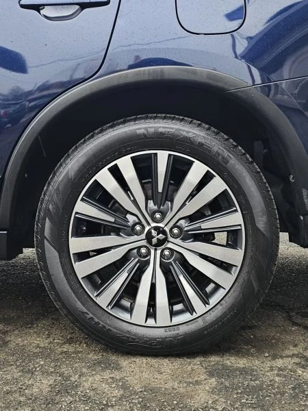 2020 Mitsubishi Outlander - Image 6 of 12
