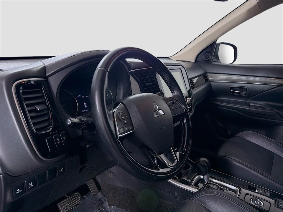 2020 Mitsubishi Outlander - Image 10 of 12
