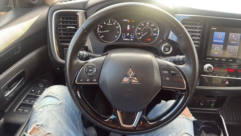 2020 Mitsubishi Outlander - Image 10 of 12