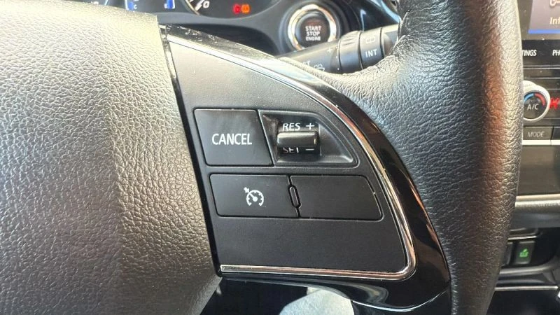 2020 Mitsubishi Outlander - Image 11 of 12