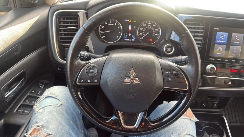 2020 Mitsubishi Outlander - Image 10 of 12