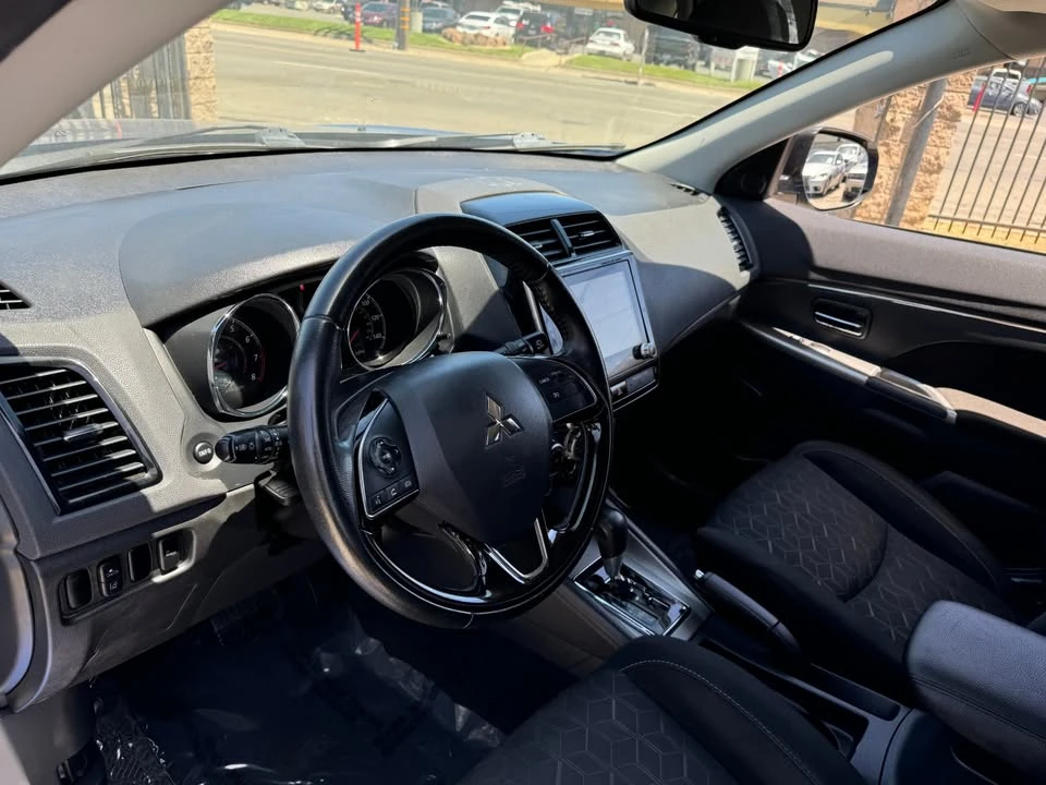 2020 Mitsubishi Outlander - Image 14 of 18
